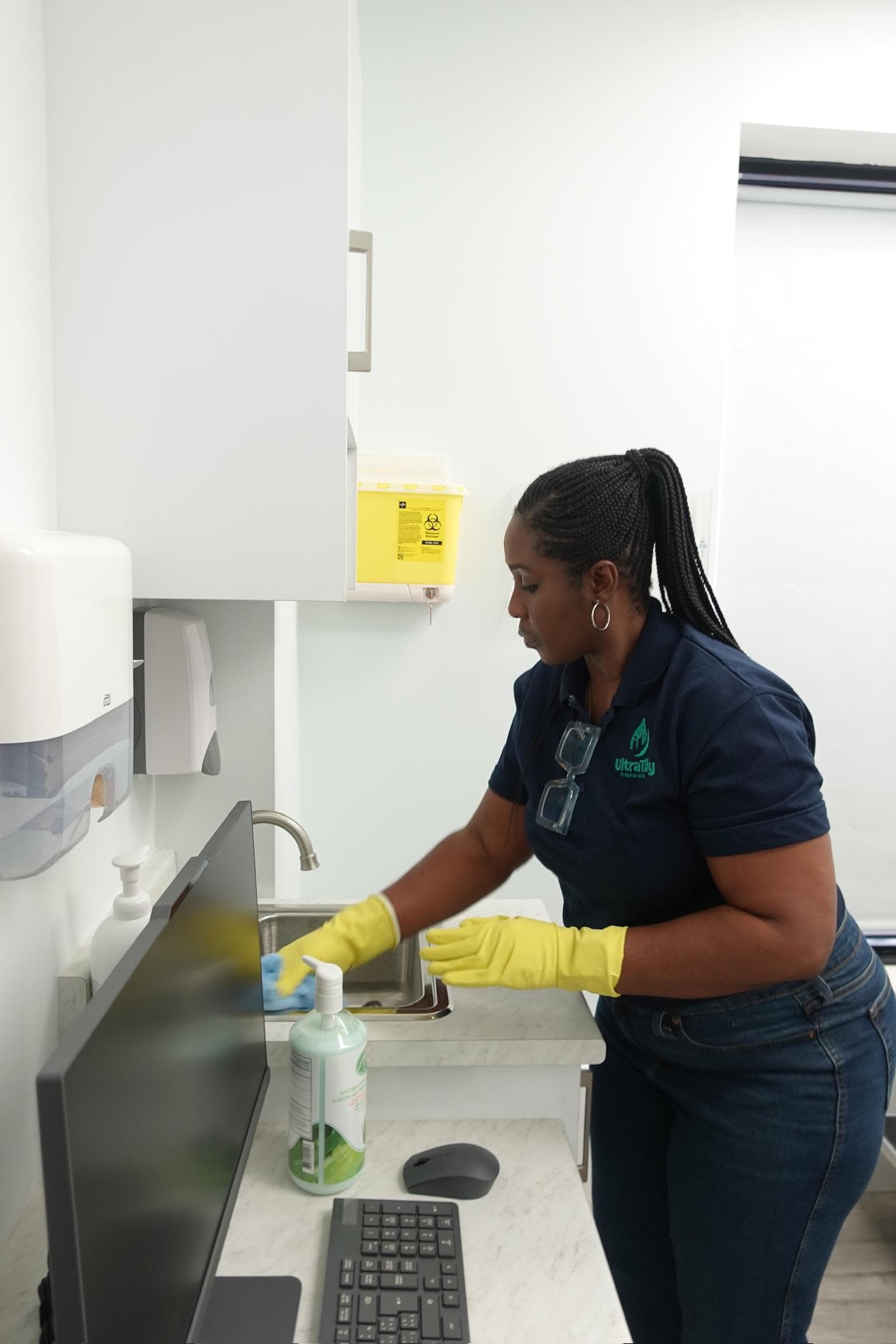 Commercial Sink Cleaning